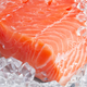 Imagen para el artículo titulado ¿Es malo para la salud comer salmón de piscifactoría teñido?
